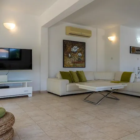 Lime 3-bedroom In