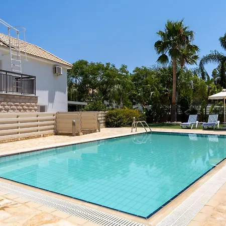 Lime 3-bedroom In Vilă Protaras