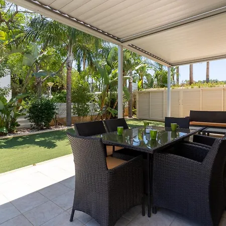 Lime 3-bedroom In Villa