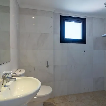 Lime 3-bedroom In Villa